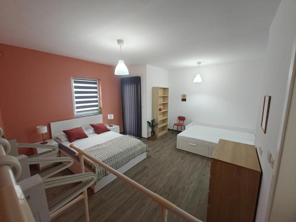 Postel nebo postele na pokoji v ubytování Spacious Central Apartment