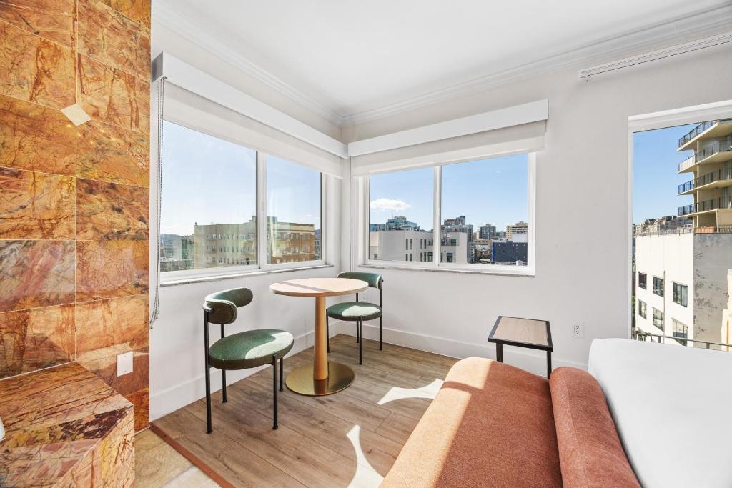 Nob Hill Hotel photo
