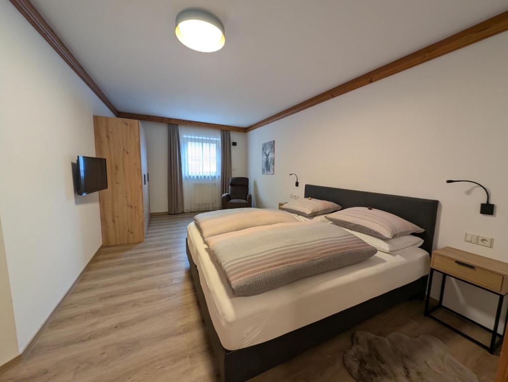 A bed or beds in a room at Sonnenresidenz Kastelruth
