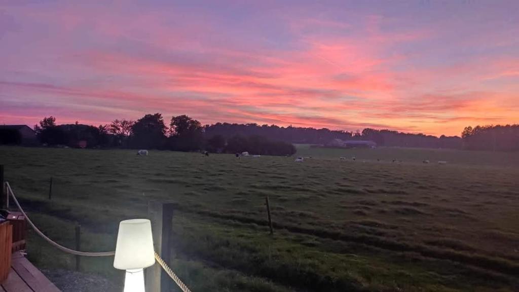 Východ nebo západ slunce při pohledu z luxury tent nebo okolí
