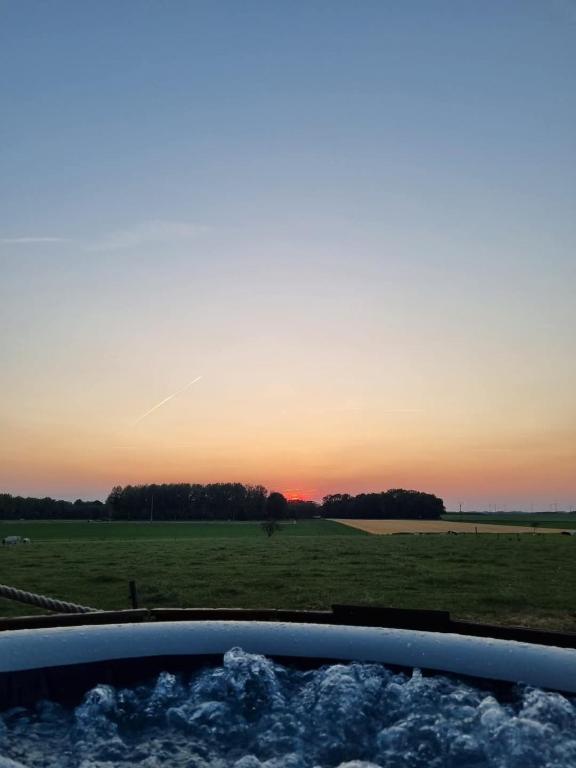 Východ nebo západ slunce při pohledu z luxury tent nebo okolí