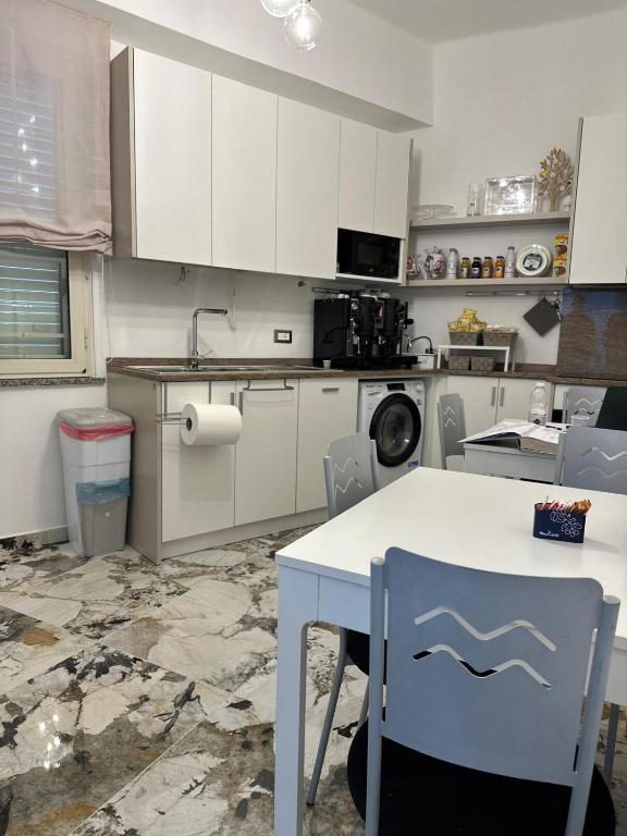 Kuchyň nebo kuchyňský kout v ubytování Di Fiore BED BREAKFAST