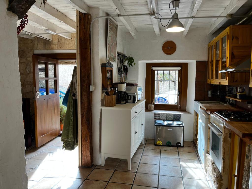Kuchyň nebo kuchyňský kout v ubytování La Milana, Orbaneja del Castillo