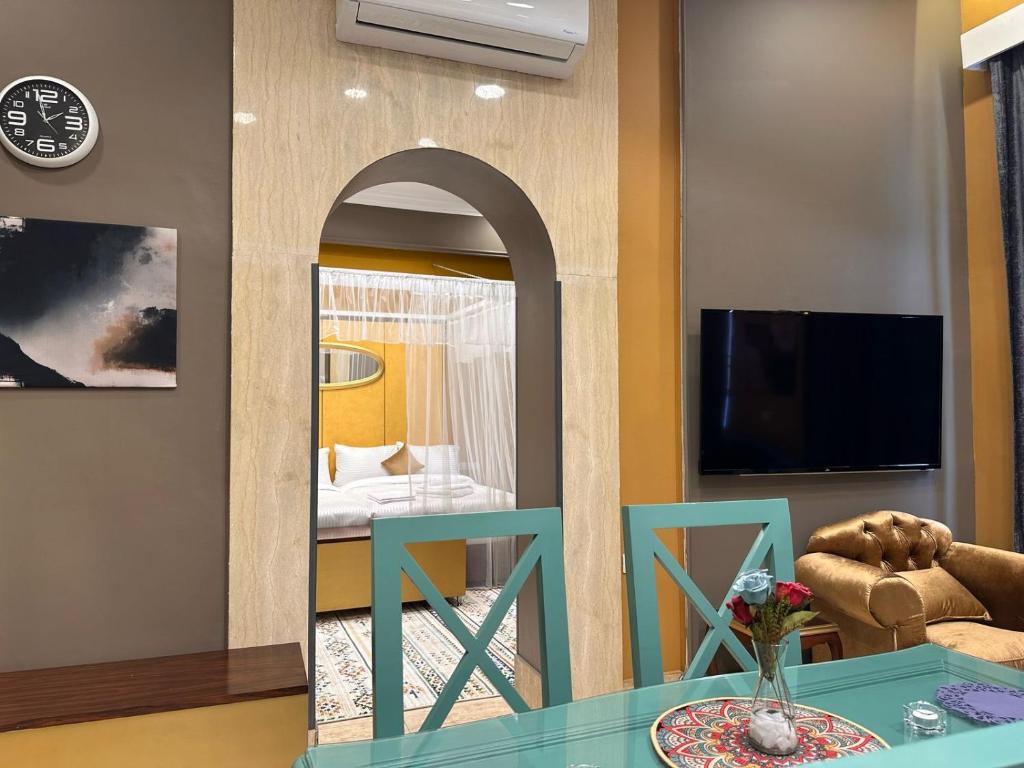 TV a/nebo společenská místnost v ubytování GA Plus Hotel in the heart of Cairo