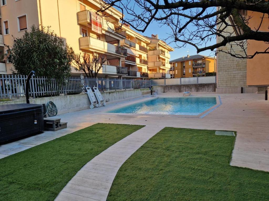 Bazén v ubytování Iris B&B Verona nebo v jeho okolí