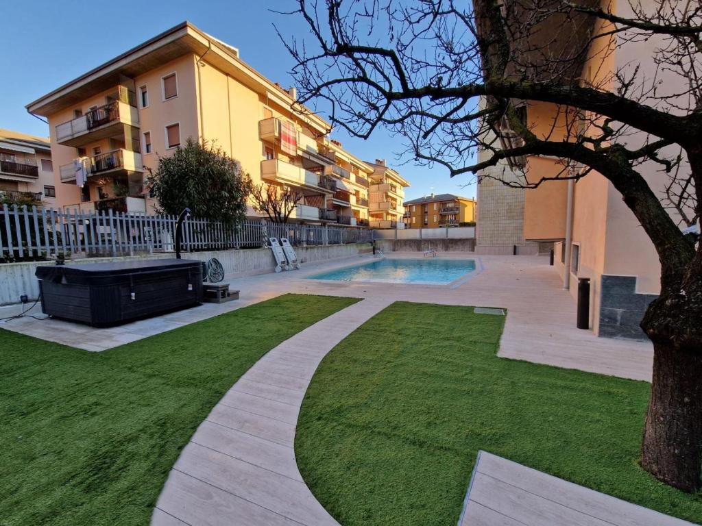 Bazén v ubytování Iris B&B Verona nebo v jeho okolí