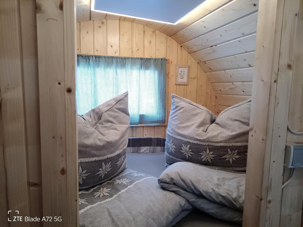 Postel nebo postele na pokoji v ubytování k&k Residenz - "Circus Touristicus"