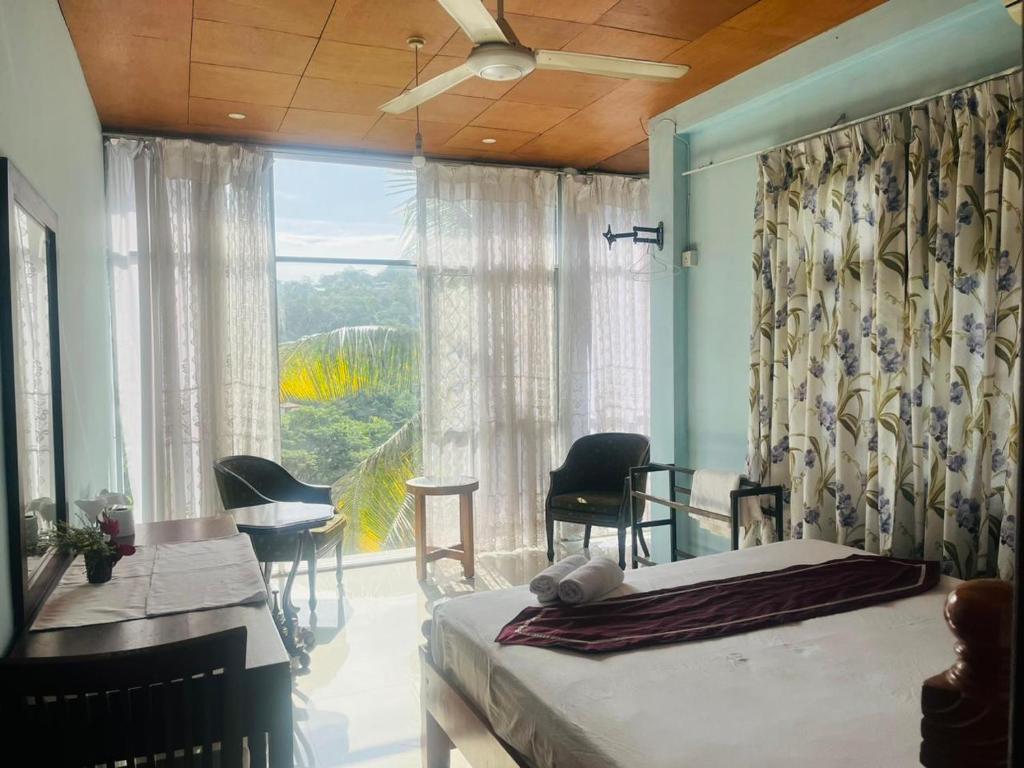 Postel nebo postele na pokoji v ubytování Suisse View Residence Kandy