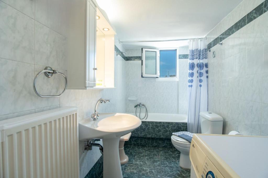Koupelna v ubytování Kontaratos Studios & Apartments