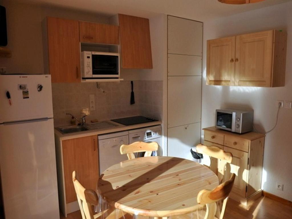 Kuchyňa alebo kuchynka v ubytovaní Charmant studio avec terrasse exposée sud et accès Multi Pass à 3€/jour/personne ! - FR-1-692-72