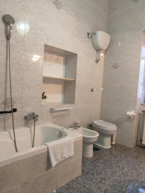 A bathroom at Il Cortile