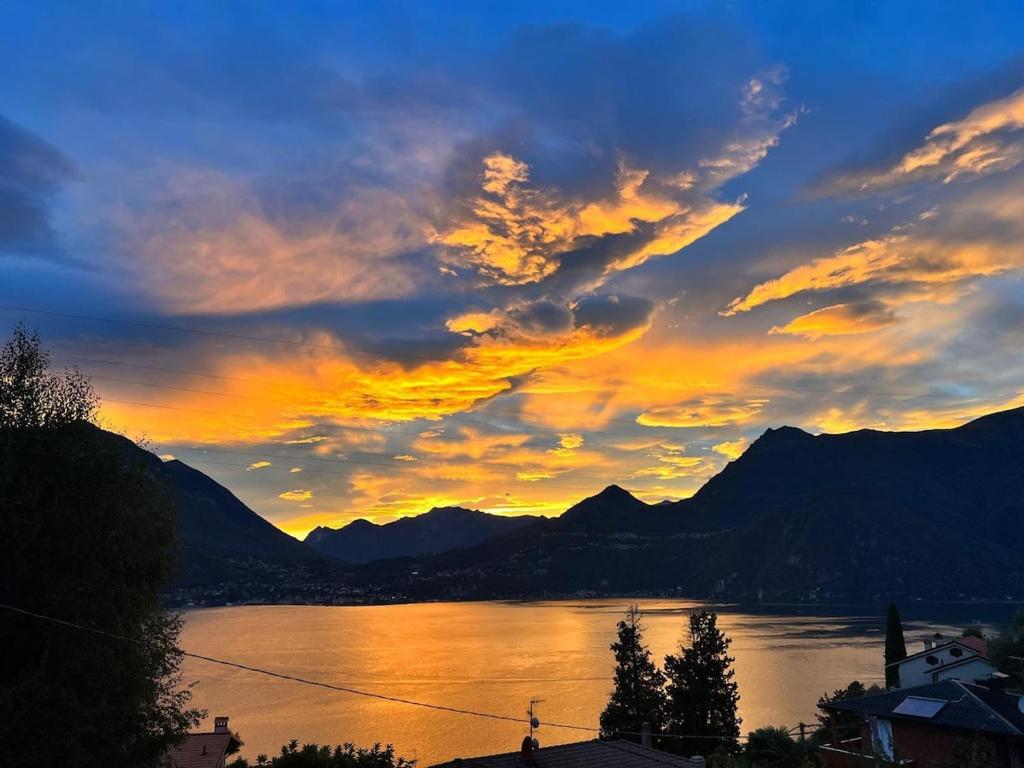 SUNSET HOUSe AIR CON Large Balcony, Unbeatable view and Peace - Apartamento De Dos Dormitorios
