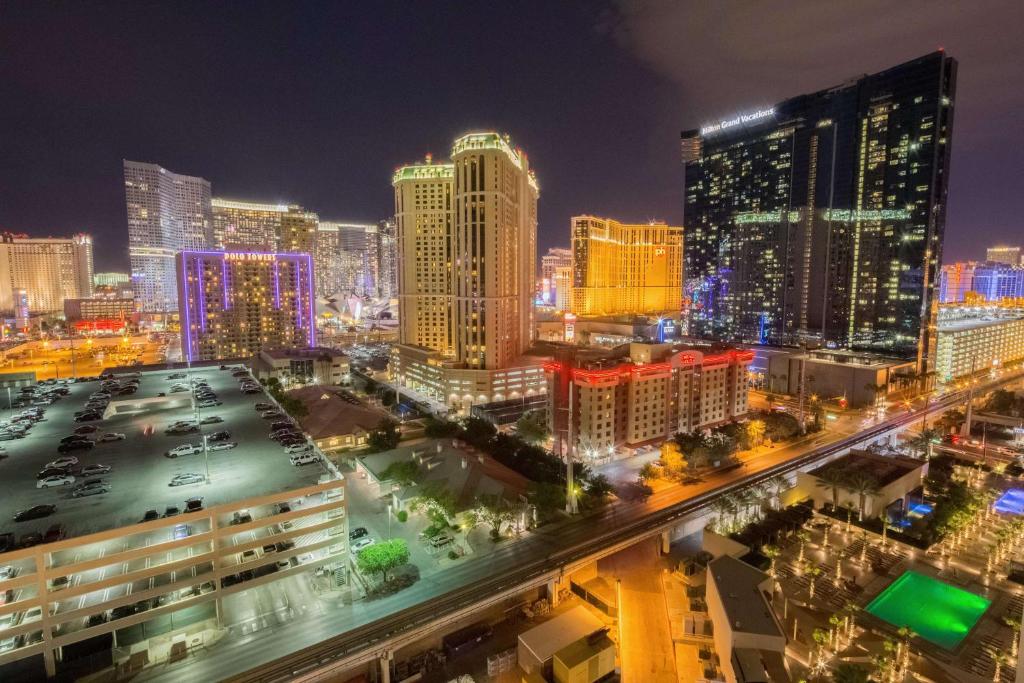 No Resort Fee Strip View Balcony+ Valet Parking photo