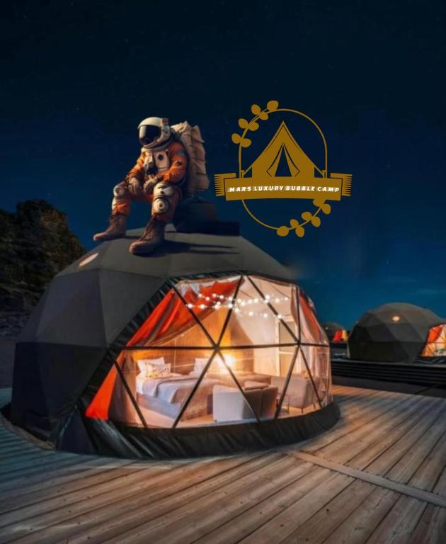 RUM MARS BUBBLE lUXURY CAMP