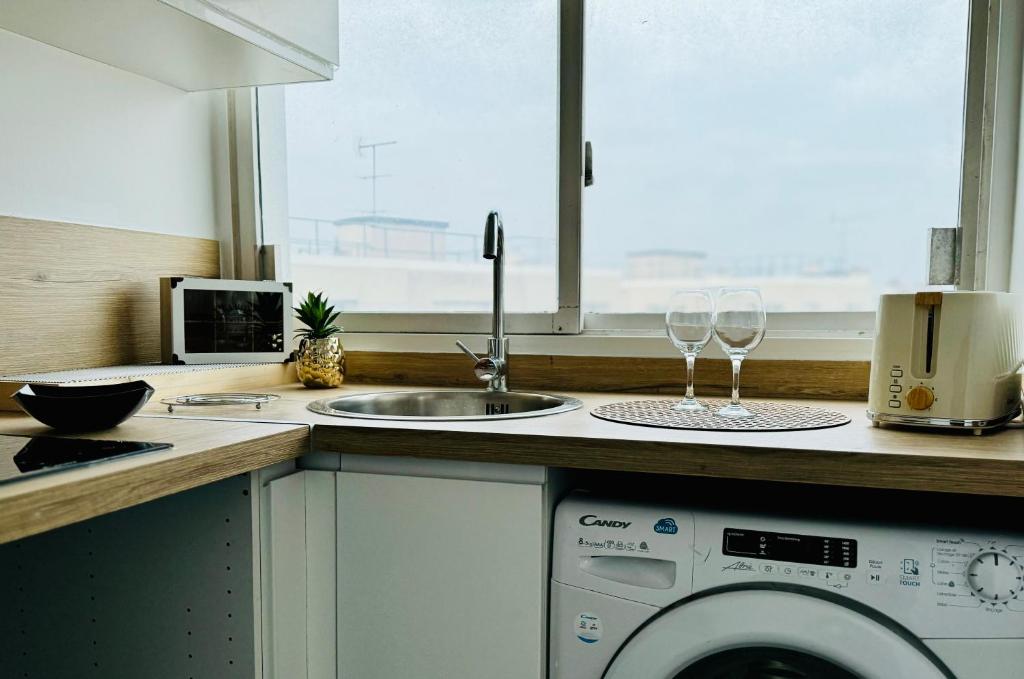 Dapur atau dapur kecil di Cosy flat with view