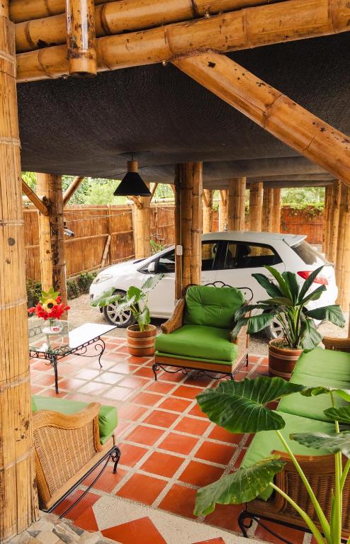 Un jardín fuera de Hostal Grand Park Palomino