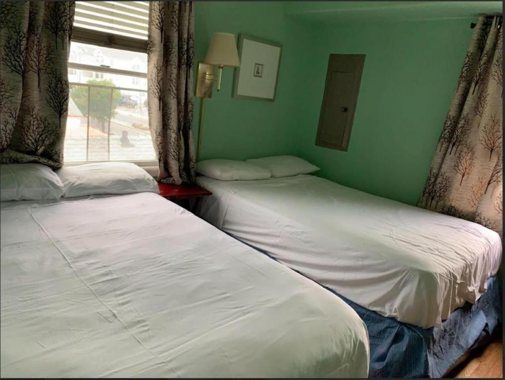 Postel nebo postele na pokoji v ubytování Sunshine Motel