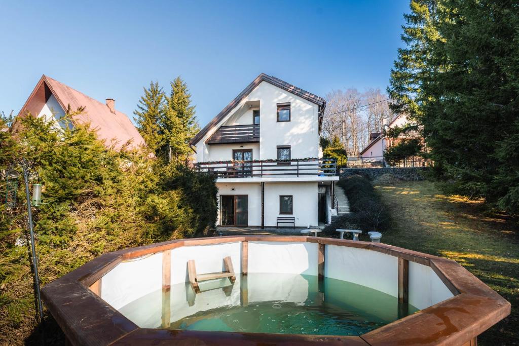 Bazén v ubytování Molnárkalács vendégház nebo v jeho okolí