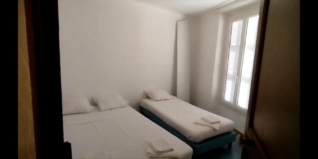 Postel nebo postele na pokoji v ubytování Hotel Saint Jean Baptiste