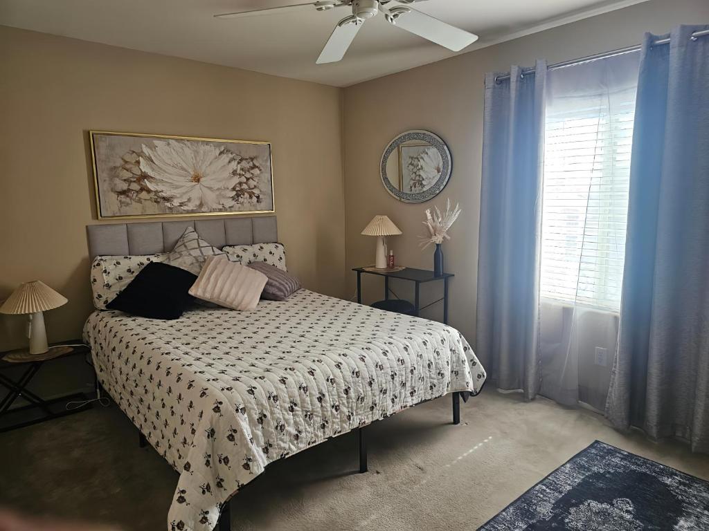 Postel nebo postele na pokoji v ubytování Vegas SpringValley Stay