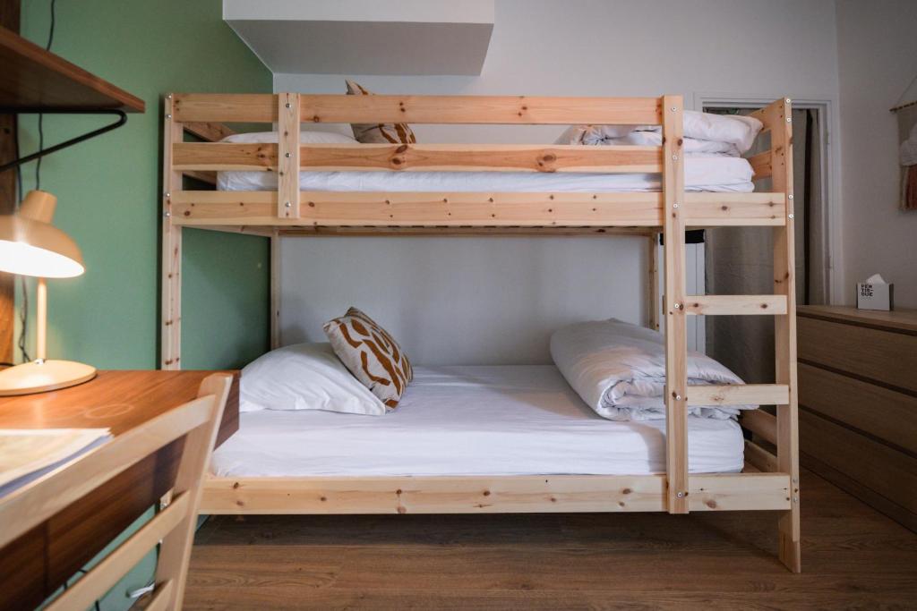 Postel nebo postele na pokoji v ubytování Hôtel Maison Doron
