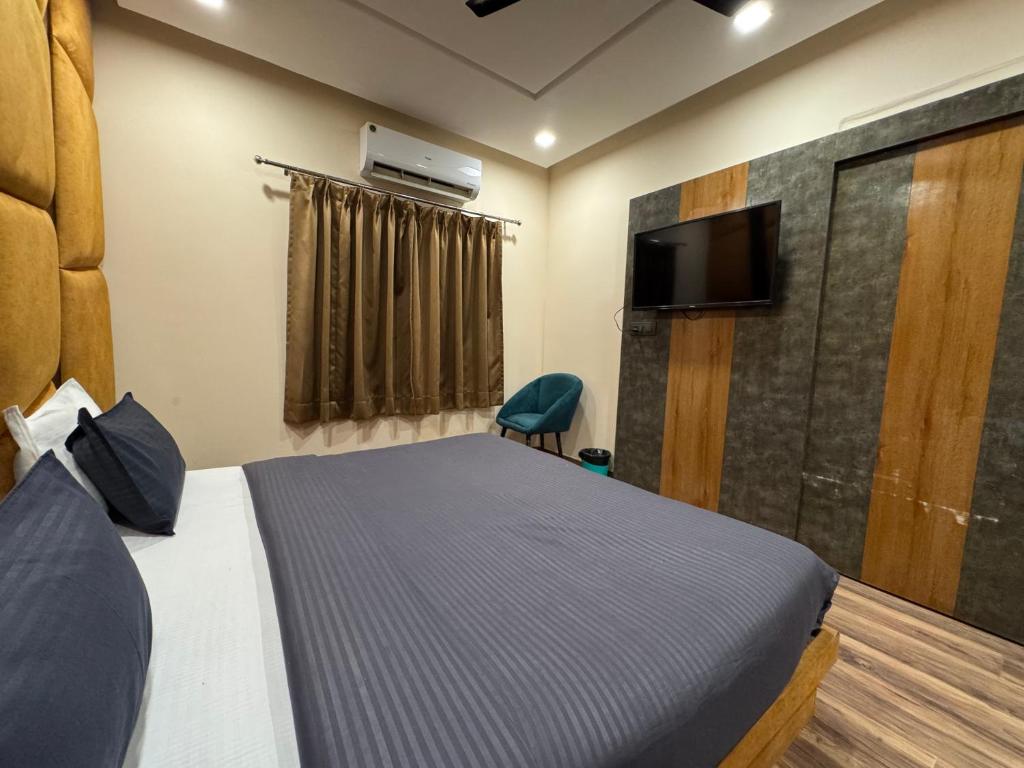 TV a/nebo společenská místnost v ubytování Hotel Sanskriti T And M Hotels