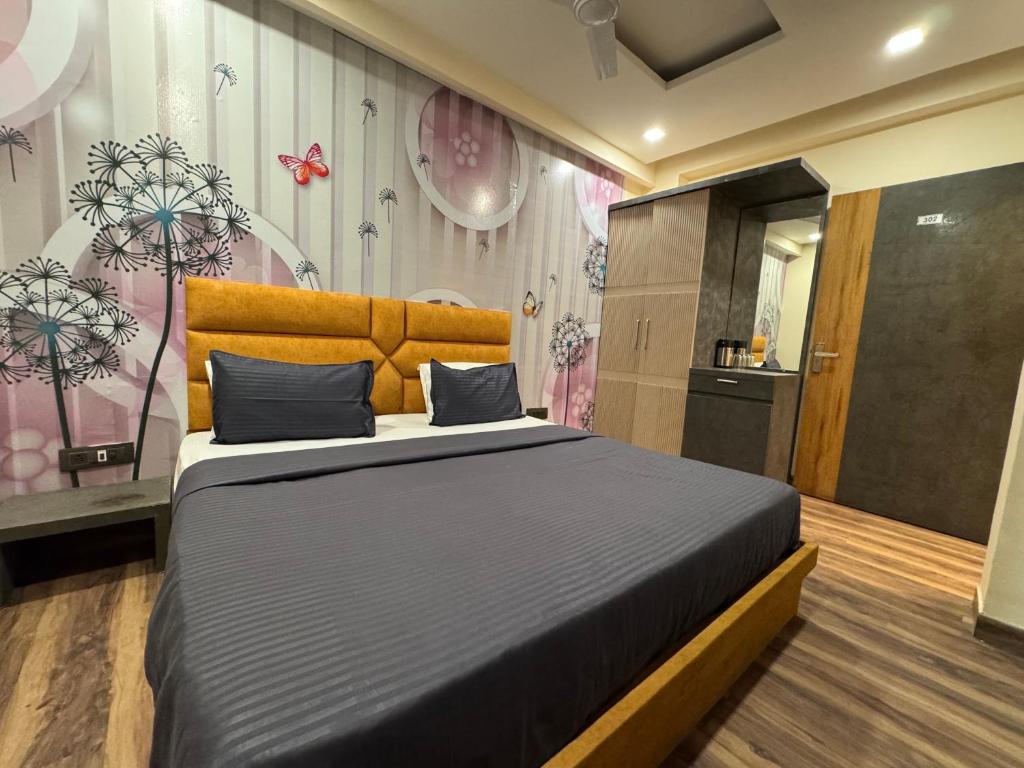 Postel nebo postele na pokoji v ubytování Hotel Sanskriti T And M Hotels