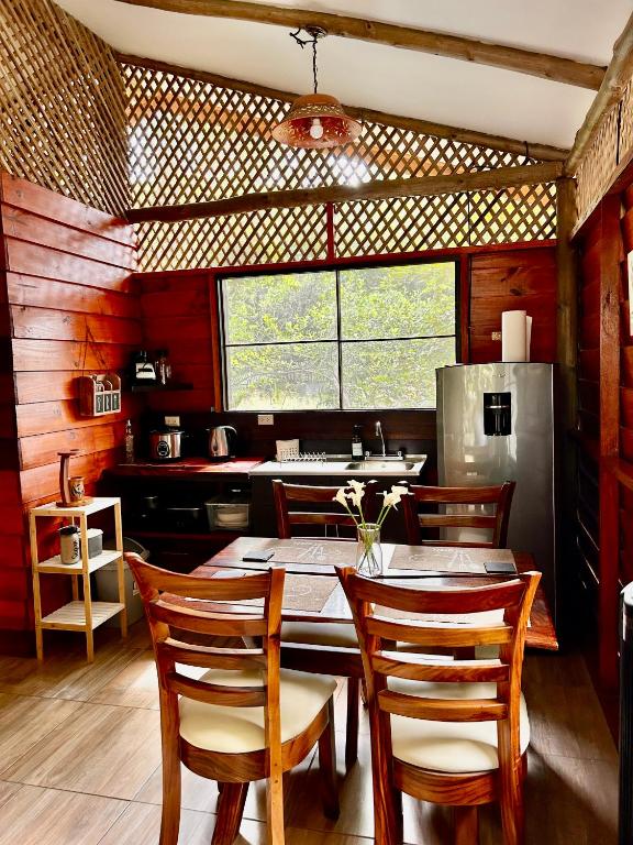 Kuchyň nebo kuchyňský kout v ubytování Casa LORA Eco tourism or remote work