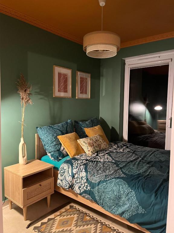 Postel nebo postele na pokoji v ubytování Bursztynowy Apartament