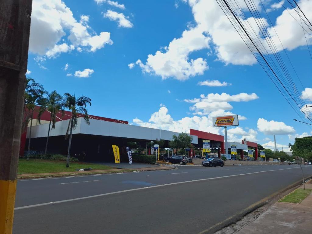 a view of a gas station on a street at CASA - 3 quartos com ar - garagem para 3 carros in Campo Grande