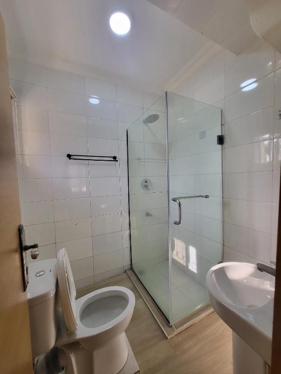 Baðherbergi á Peridot apt wuse2