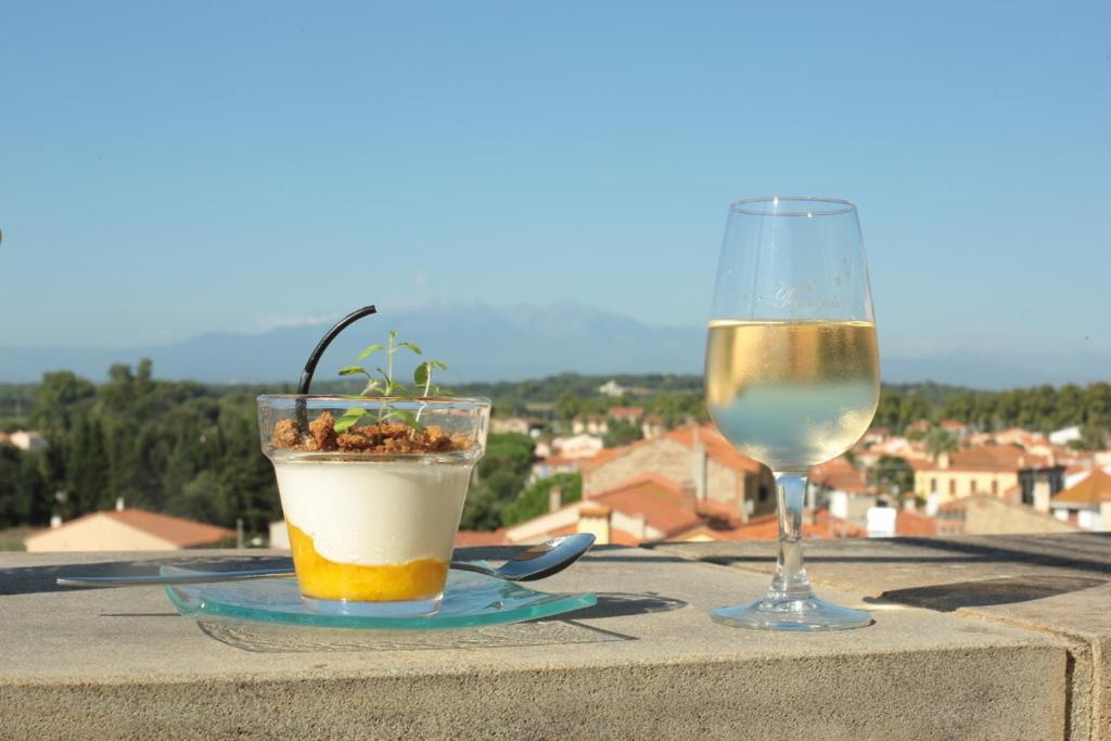 Nápoje v ubytování Logis Hotel Cara Sol