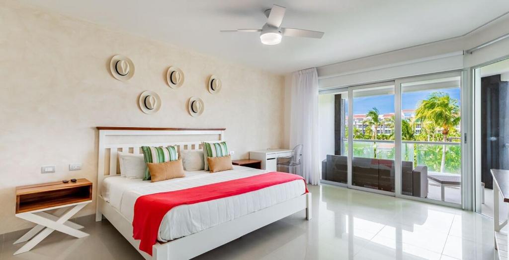 Curated visual reference: Gallery Detail: Luxury Ocean View Condo In Mareazul Beach Front