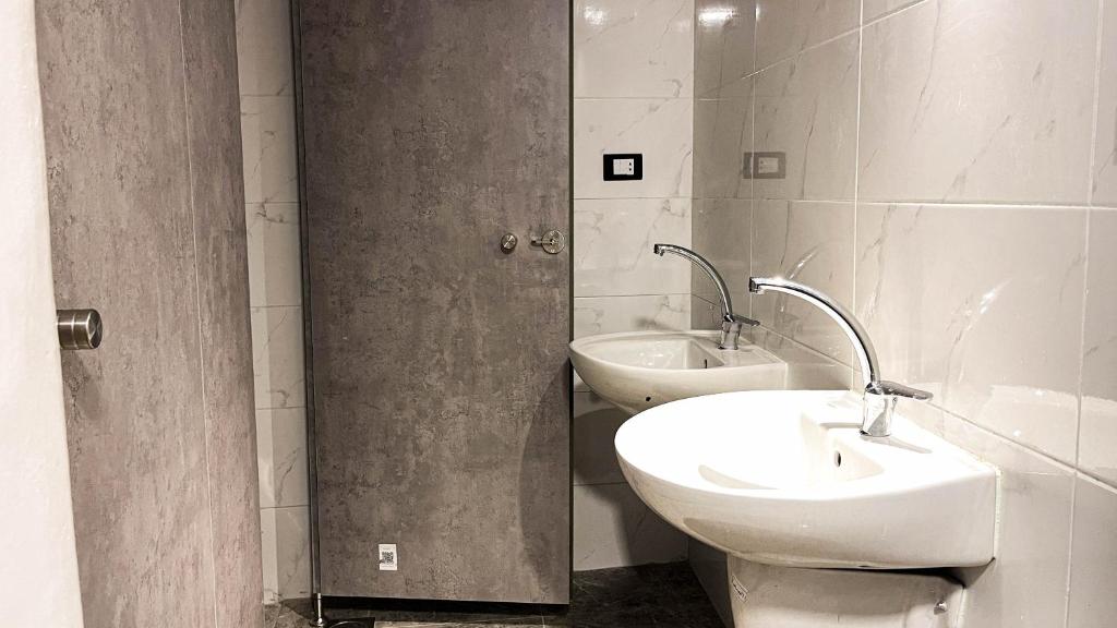 Koupelna v ubytování Ithaka Raml Hostel