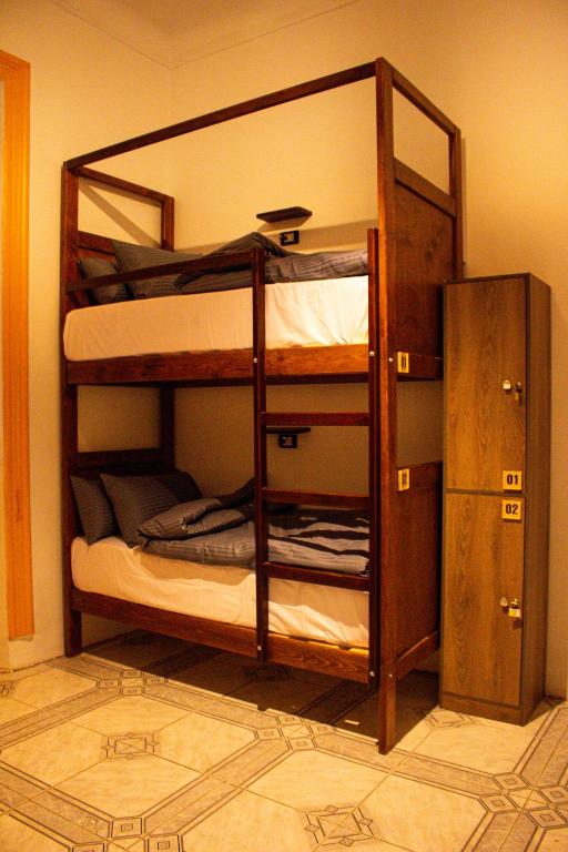 Ithaka Raml Hostel - 9