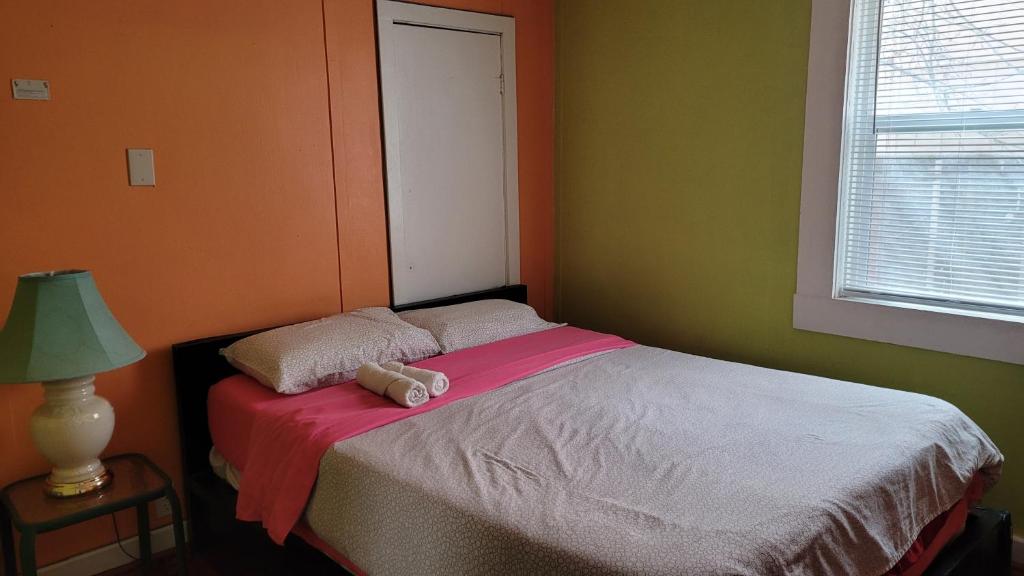 Postel nebo postele na pokoji v ubytování Yosemite International Hostel