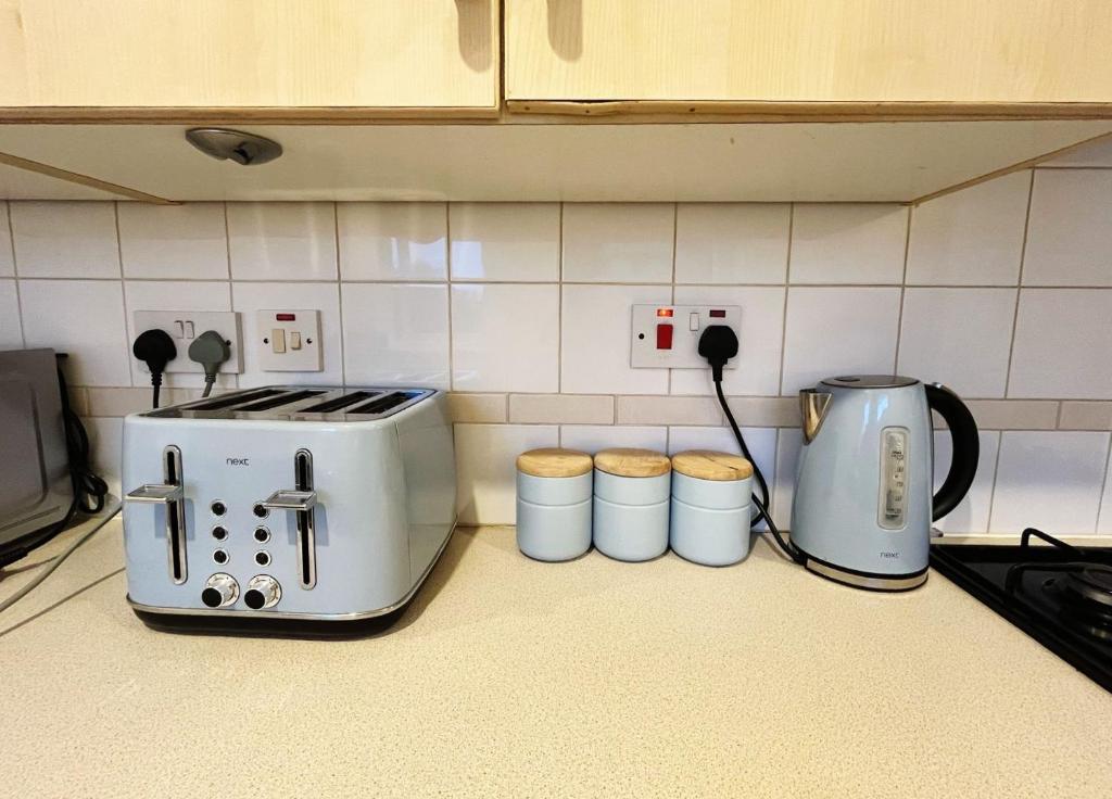 2-Bed Upper Flat Near Leven Station & Beach photo