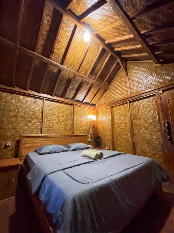 Voodi või voodid majutusasutuse Serenity Lodge Tetebatu Lombok toas