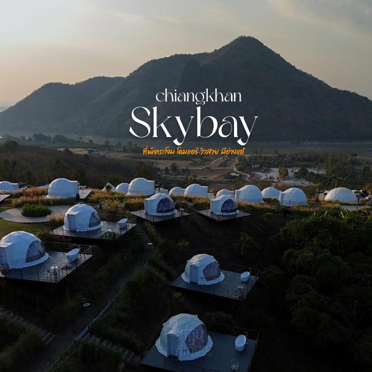 Nespecifikovaný výhled na hory nebo výhled na hory při pohledu z luxury tent