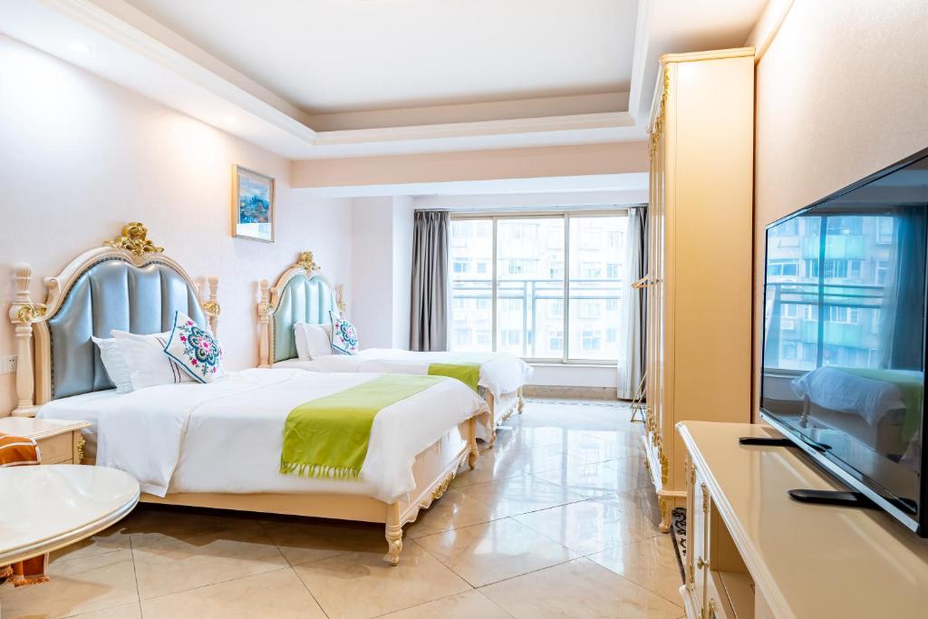 TV a/nebo společenská místnost v ubytování WAIFIDEN Guangzhou HaiZhu Square WanYi Apartment