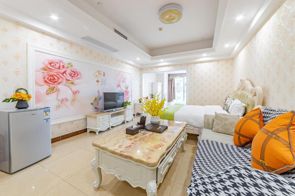 TV a/nebo společenská místnost v ubytování WAIFIDEN Guangzhou HaiZhu Square WanYi Apartment