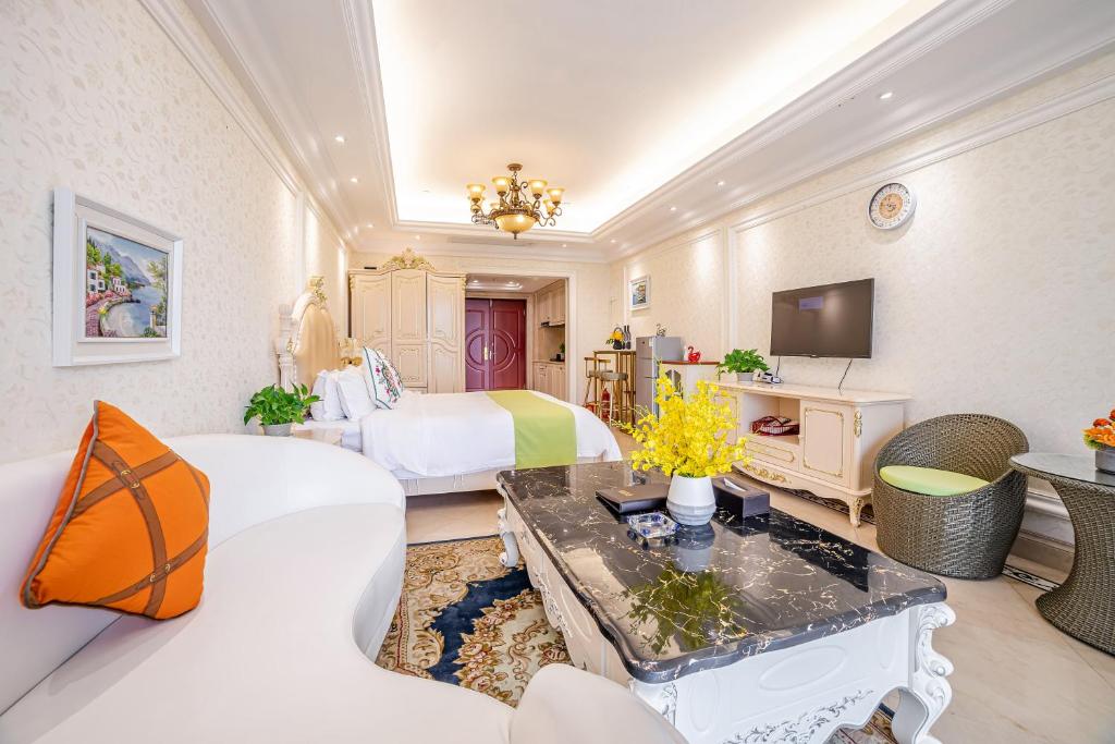 TV a/nebo společenská místnost v ubytování WAIFIDEN Guangzhou HaiZhu Square WanYi Apartment