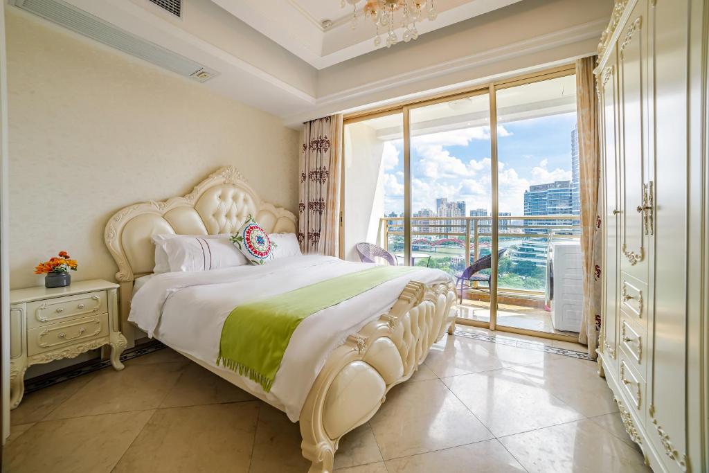 Postel nebo postele na pokoji v ubytování WAIFIDEN Guangzhou HaiZhu Square WanYi Apartment