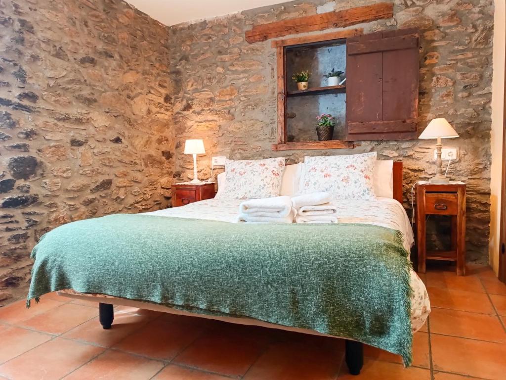 Postel nebo postele na pokoji v ubytování CASA JAN, Casa Rural en Beraní