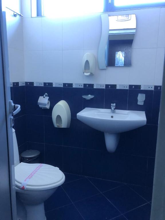 Koupelna v ubytování Afrodita Hotel