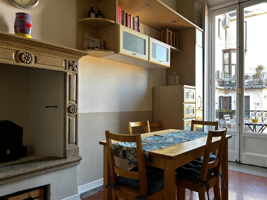A kitchen or kitchenette at Sant'Ambrogio with charme