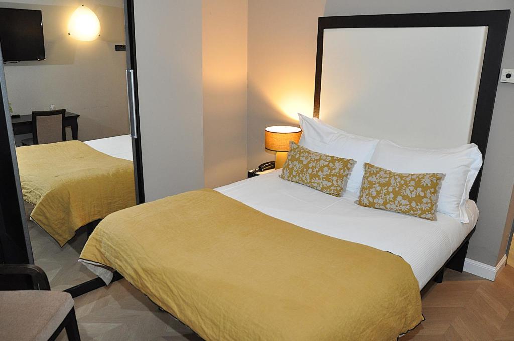 Postel nebo postele na pokoji v ubytování Hotel Comtur