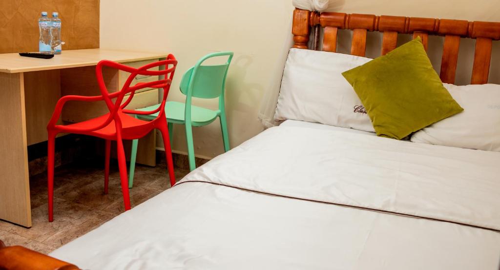 Postel nebo postele na pokoji v ubytování Hotel Deposh Tororo