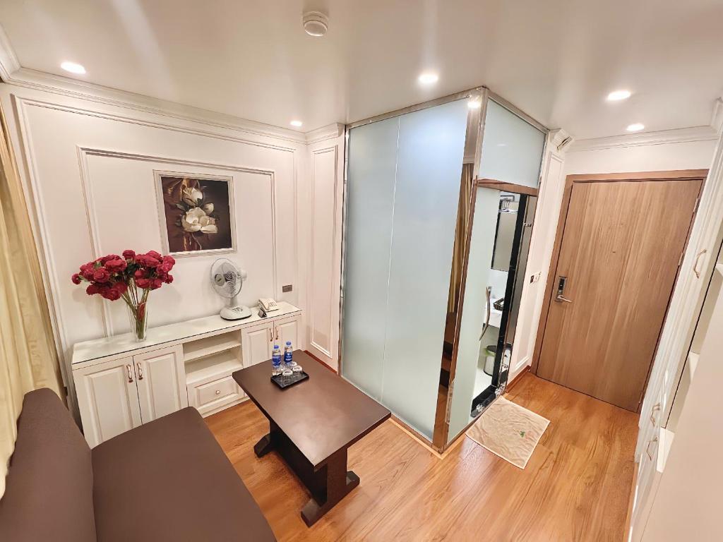 Bài Thơ Mountain Hotel - 12