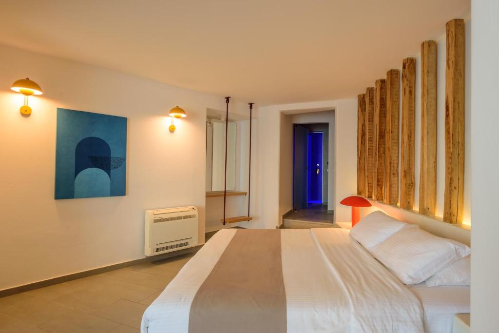 Postel nebo postele na pokoji v ubytování Neptune Luxury Suites